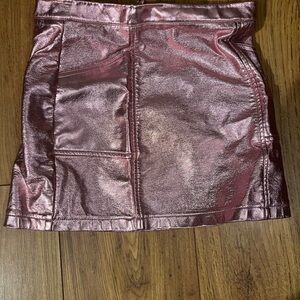 M in kids, pink skirt w zipper, good material. Slightly worn but good condition.